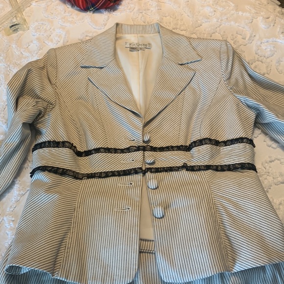 Kay Unger of New York women’s suit - Picture 2 of 3